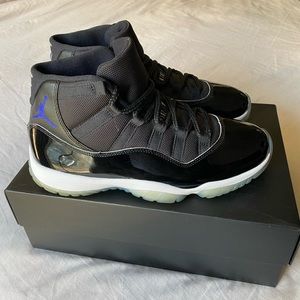 Nike - Air Jordan 11 Retro